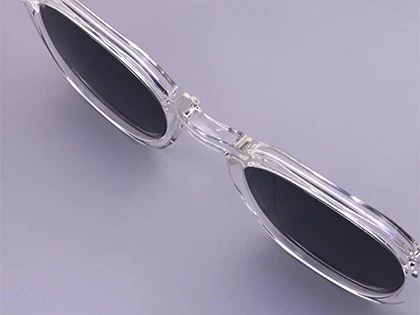 Polarized-lens-detail-on-clear-acetate-sunglasses-frame Polarized-lens-detail-on-clear-acetate-sunglasses-frame